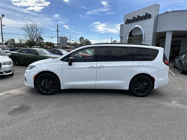 new 2024 Chrysler Pacifica car, priced at $41,000