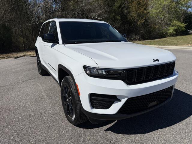 new 2025 Jeep Grand Cherokee car, priced at $40,685