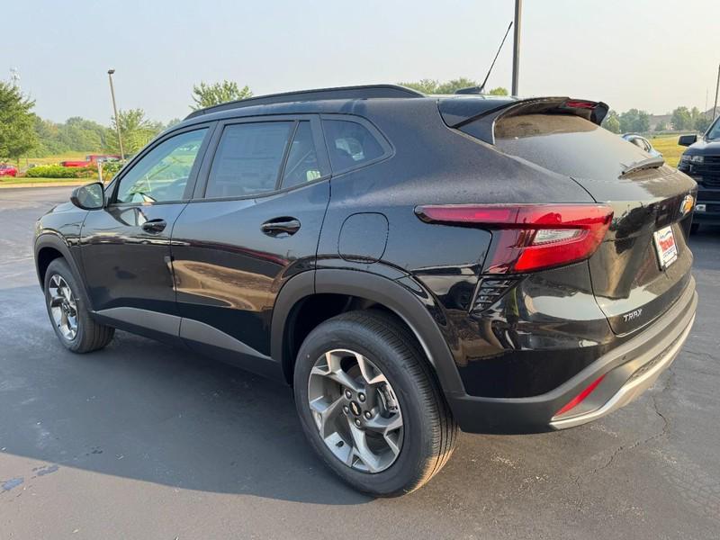 new 2025 Chevrolet Trax car, priced at $24,035