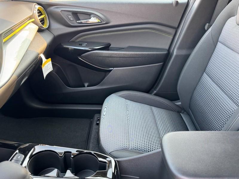 new 2025 Chevrolet Trax car, priced at $24,035