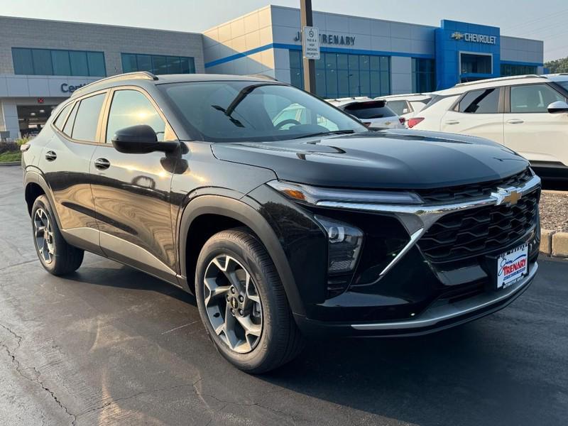 new 2025 Chevrolet Trax car, priced at $24,035