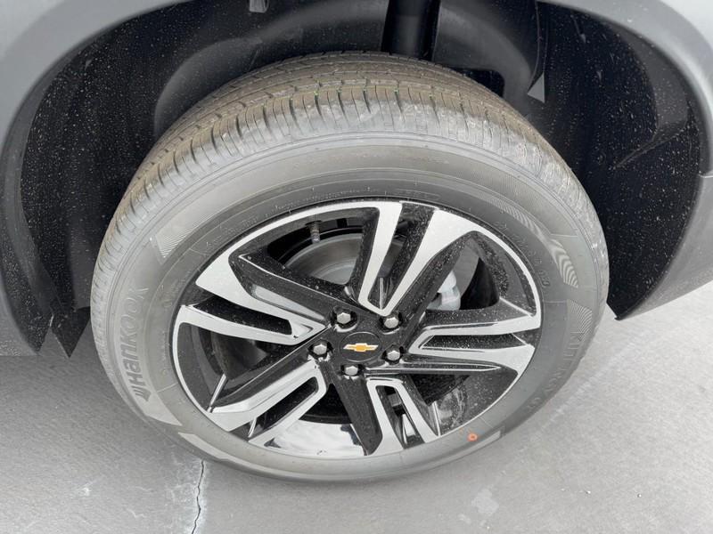 new 2025 Chevrolet TrailBlazer car, priced at $28,645