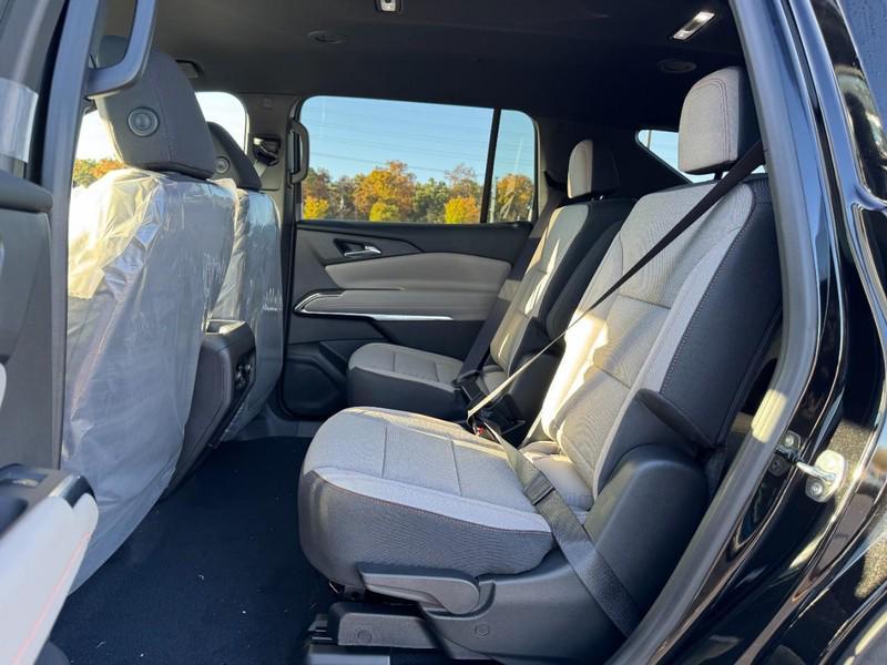 new 2026 Chevrolet Traverse car, priced at $41,230