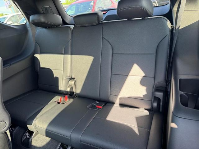 new 2025 Chevrolet Traverse car, priced at $57,094
