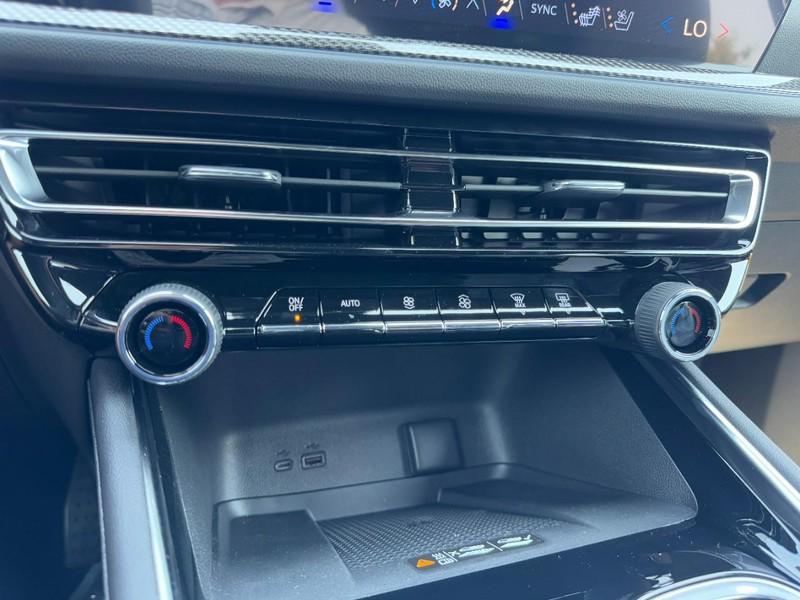 new 2026 Chevrolet Traverse car, priced at $56,095