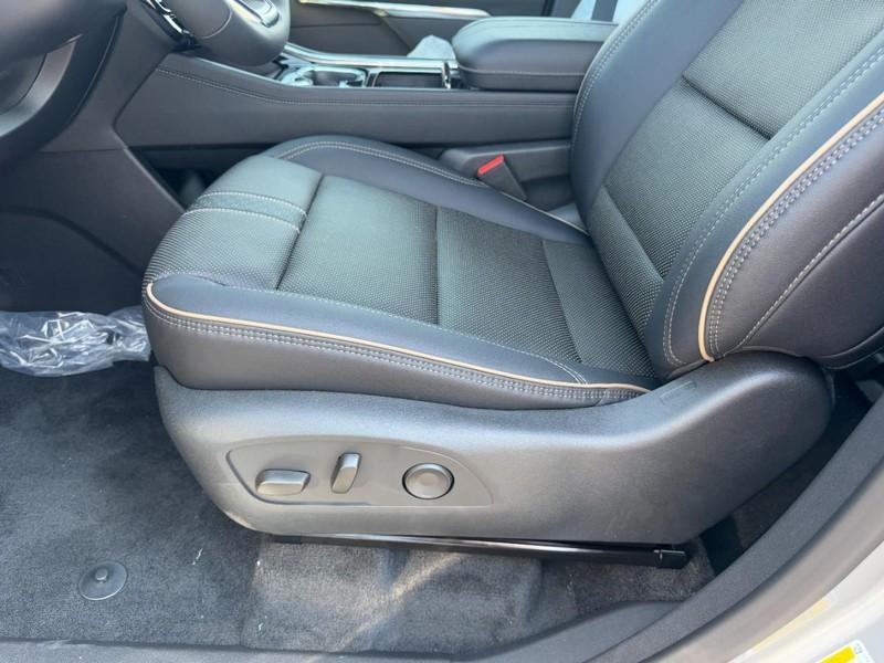 new 2026 Chevrolet Traverse car, priced at $56,095