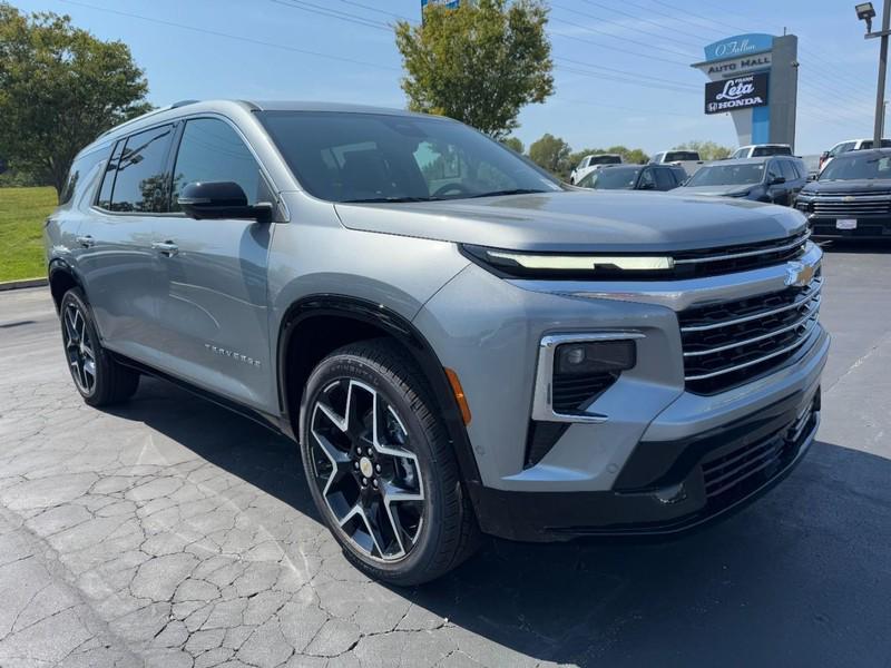 new 2026 Chevrolet Traverse car, priced at $56,095