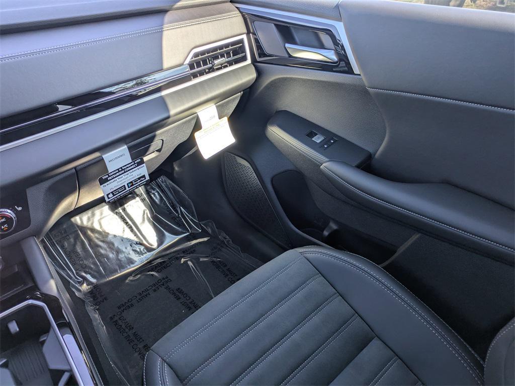 new 2025 Mitsubishi Outlander car, priced at $34,295