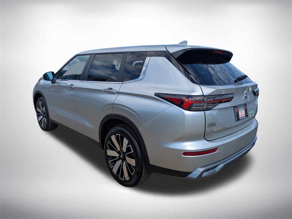 new 2025 Mitsubishi Outlander car, priced at $30,970