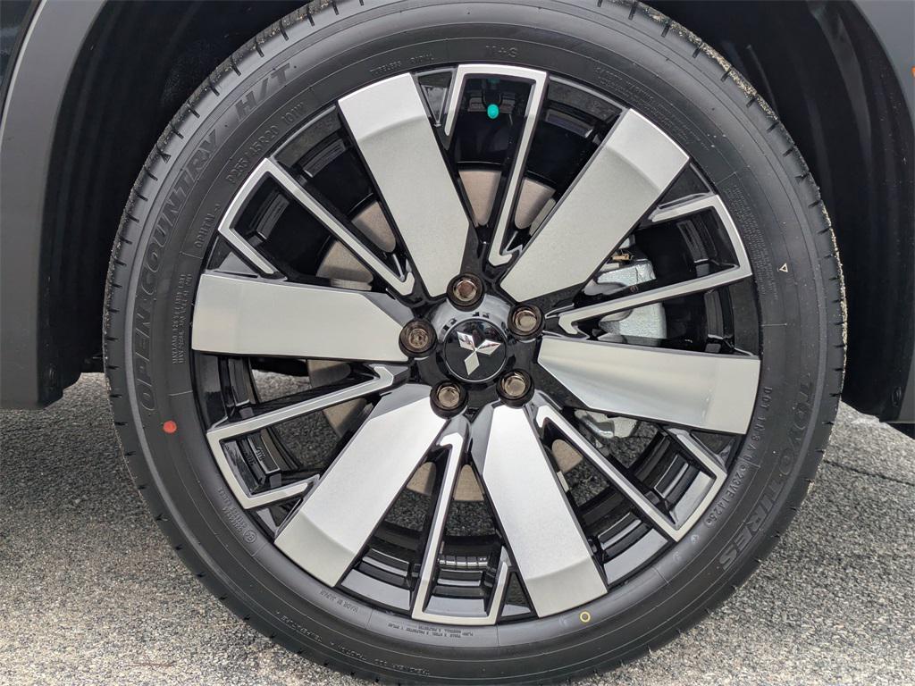 new 2025 Mitsubishi Outlander car, priced at $36,900