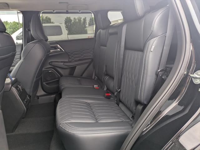 new 2025 Mitsubishi Outlander car