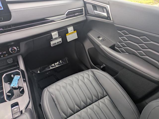 new 2025 Mitsubishi Outlander car