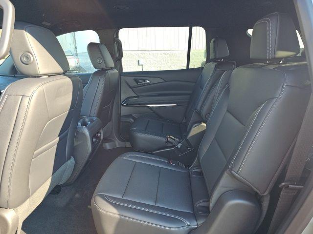 new 2026 Chevrolet Traverse car, priced at $43,021