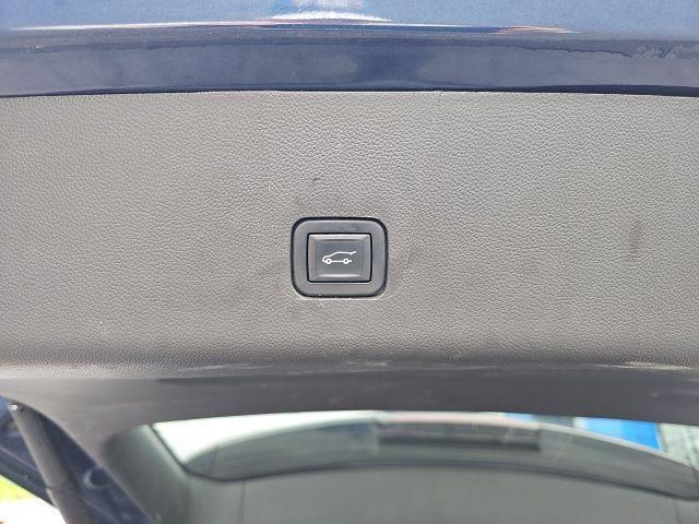 used 2022 Chevrolet Traverse car, priced at $27,786