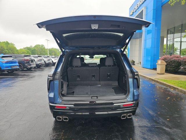 used 2025 Chevrolet Traverse car