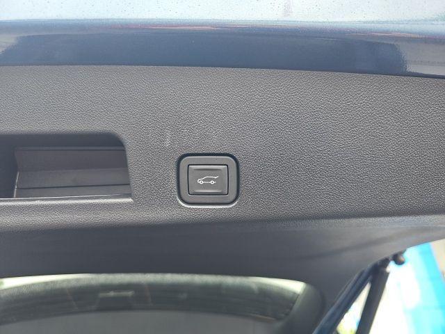 used 2025 Chevrolet Traverse car
