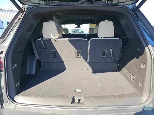 used 2023 Chevrolet Traverse car, priced at $31,218