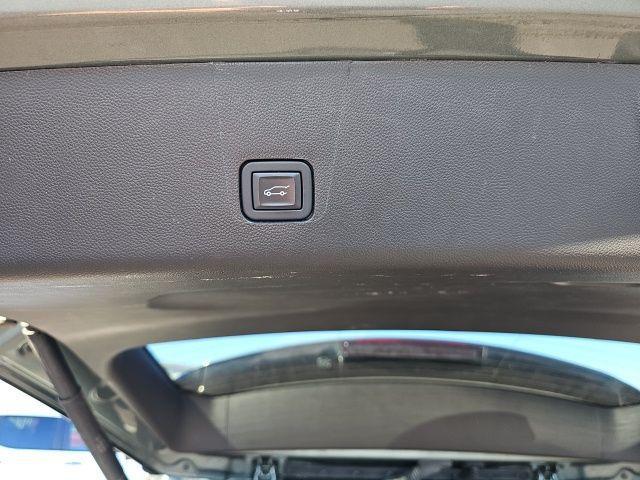 used 2023 Chevrolet Traverse car, priced at $31,218