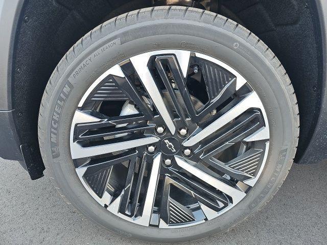 new 2026 Chevrolet Equinox car, priced at $38,299