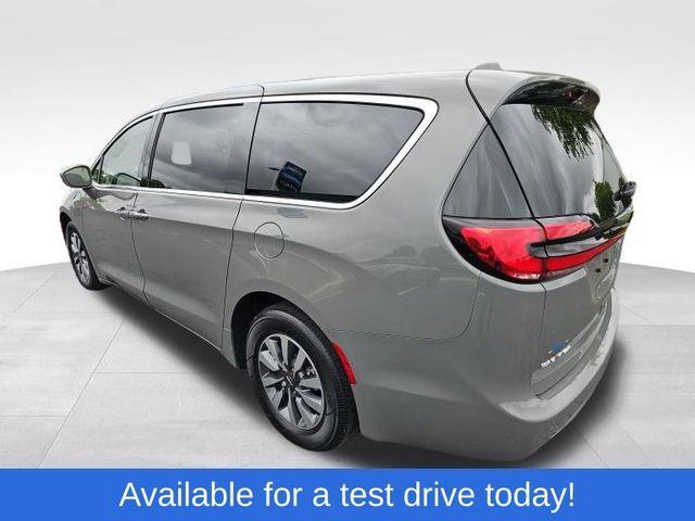 used 2022 Chrysler Pacifica Hybrid car, priced at $29,758