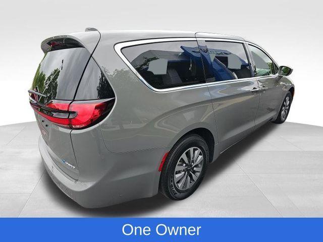 used 2022 Chrysler Pacifica Hybrid car, priced at $29,758