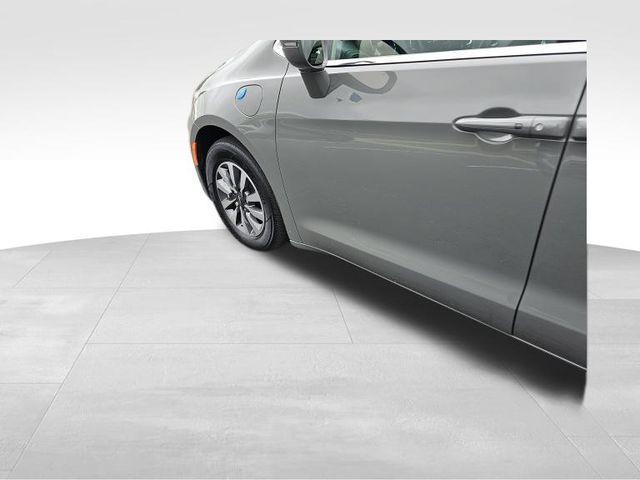 used 2022 Chrysler Pacifica Hybrid car, priced at $29,758