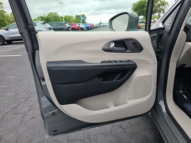 used 2022 Chrysler Pacifica Hybrid car, priced at $29,758