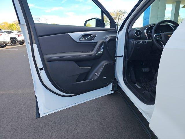 new 2025 Chevrolet Blazer car, priced at $40,981