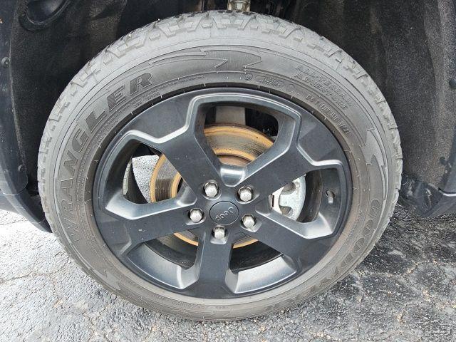 used 2021 Jeep Grand Cherokee car, priced at $26,185