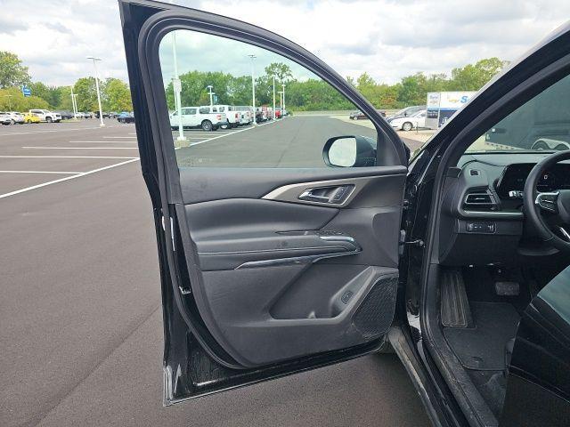 used 2025 Chevrolet Traverse car, priced at $39,654