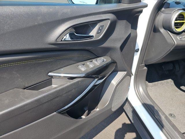 new 2025 Chevrolet Trax car