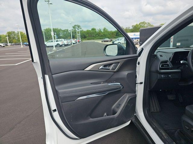 used 2025 Chevrolet Traverse car, priced at $39,857