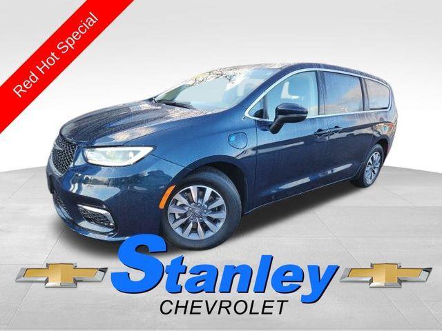 used 2023 Chrysler Pacifica Hybrid car, priced at $28,746