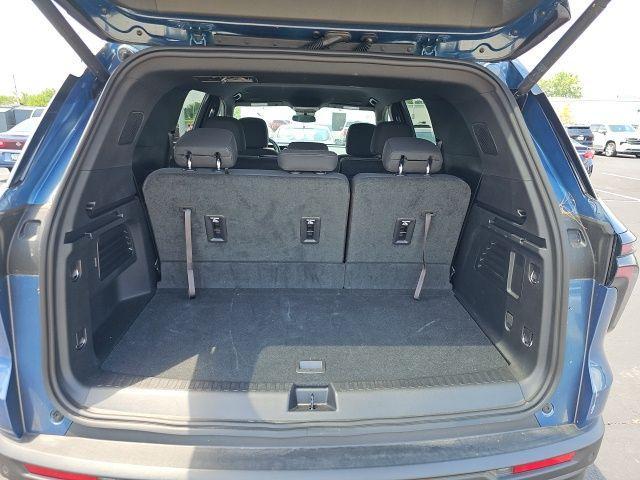 used 2024 Chevrolet Traverse car, priced at $35,285