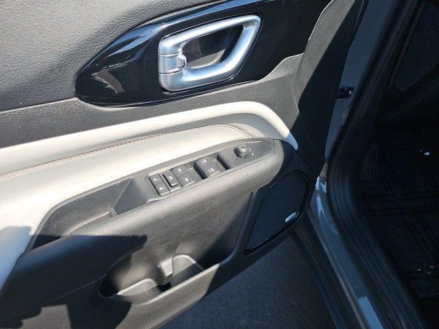 used 2022 Jeep Compass car, priced at $24,242