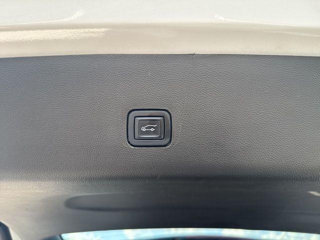 used 2022 Chevrolet Traverse car, priced at $29,765