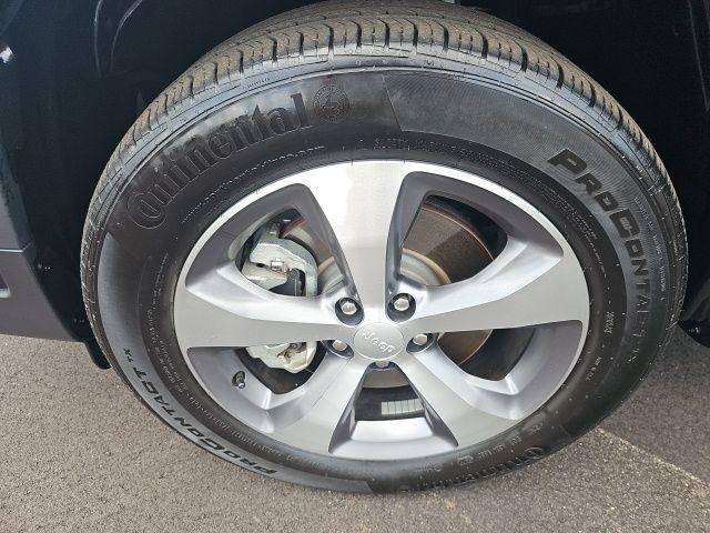 used 2022 Jeep Cherokee car, priced at $25,950