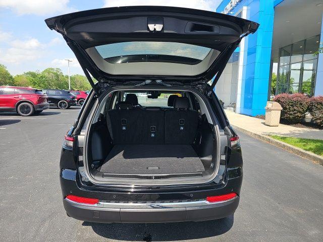 used 2023 Jeep Grand Cherokee car, priced at $37,387