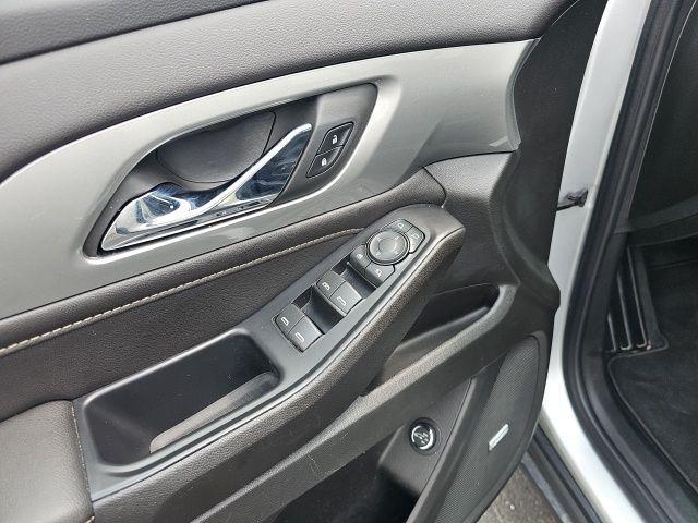 used 2022 Chevrolet Traverse car, priced at $33,430
