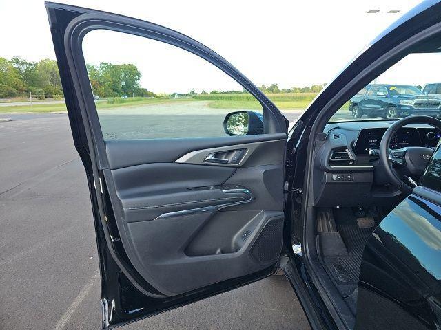 used 2024 Chevrolet Traverse car, priced at $35,234