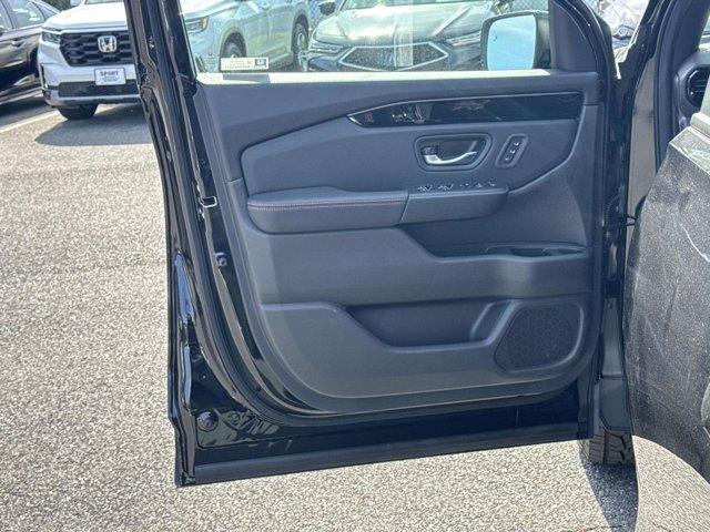 new 2025 Honda Pilot car, priced at $51,330