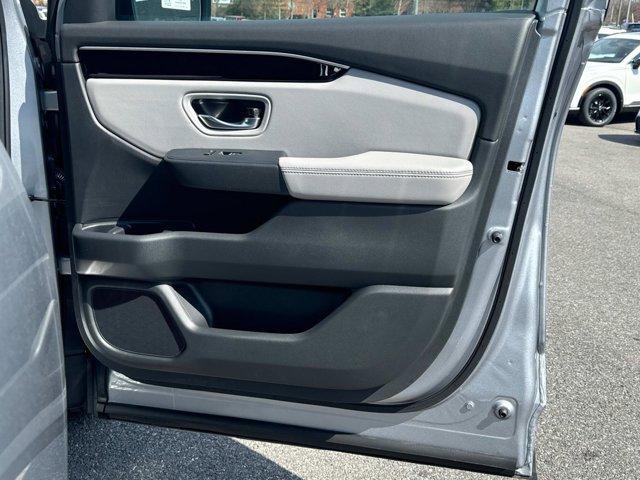 new 2025 Honda Pilot car, priced at $49,195