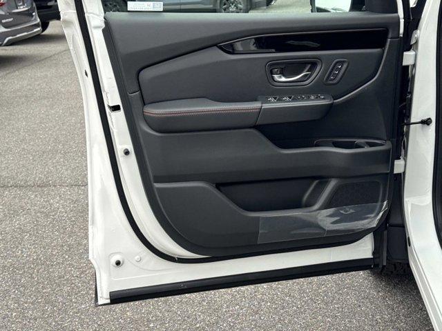 new 2025 Honda Pilot car, priced at $51,350