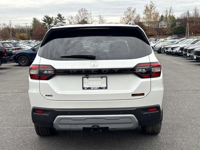 new 2025 Honda Pilot car, priced at $51,350