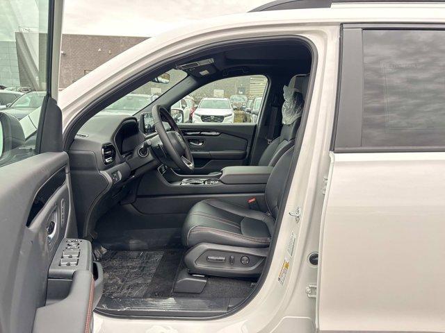 new 2025 Honda Pilot car, priced at $51,350