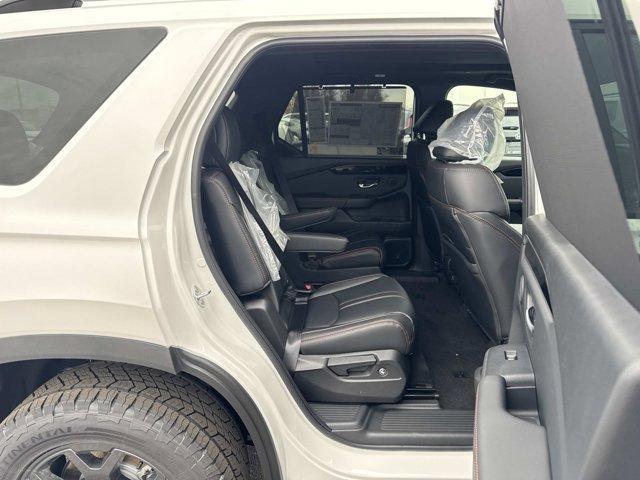 new 2025 Honda Pilot car, priced at $51,350