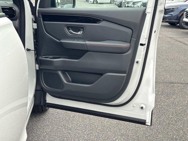 new 2025 Honda Pilot car, priced at $51,350