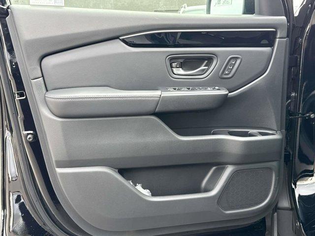 new 2025 Honda Pilot car, priced at $51,095