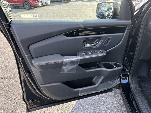 new 2025 Honda Pilot car, priced at $50,895