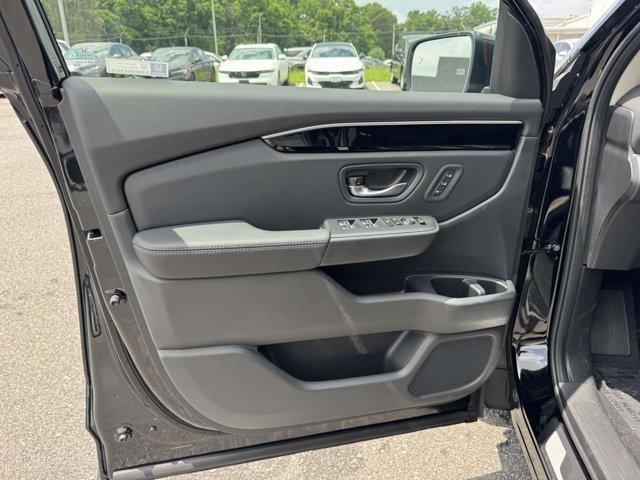 new 2025 Honda Pilot car, priced at $51,780